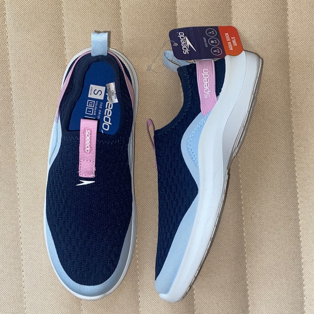 NWT Girls SPEEDO Aqua Socks Water Shoes 13/1